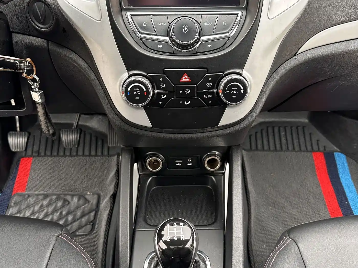 Фото 16 - Changan CS35