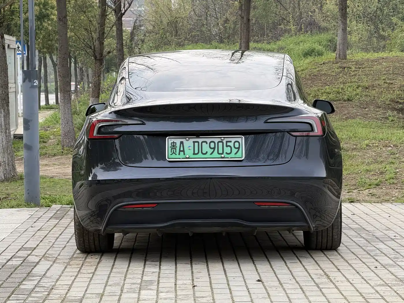 TESLA MODEL 3