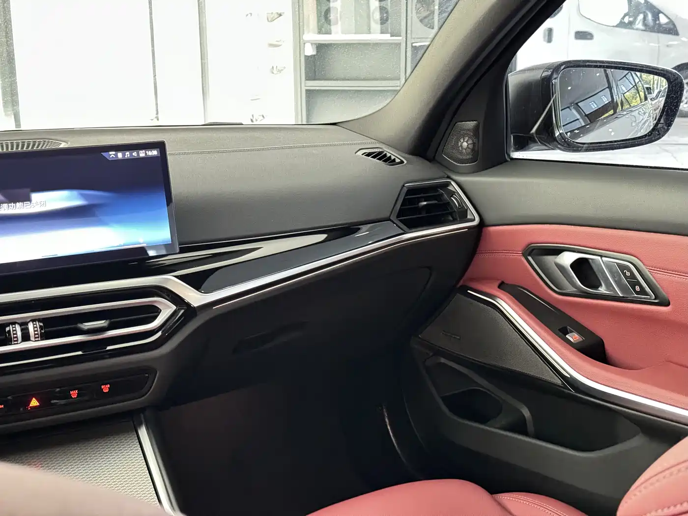 BMW 3 Series 2024 325i M Sport Shadowline Package фото 12