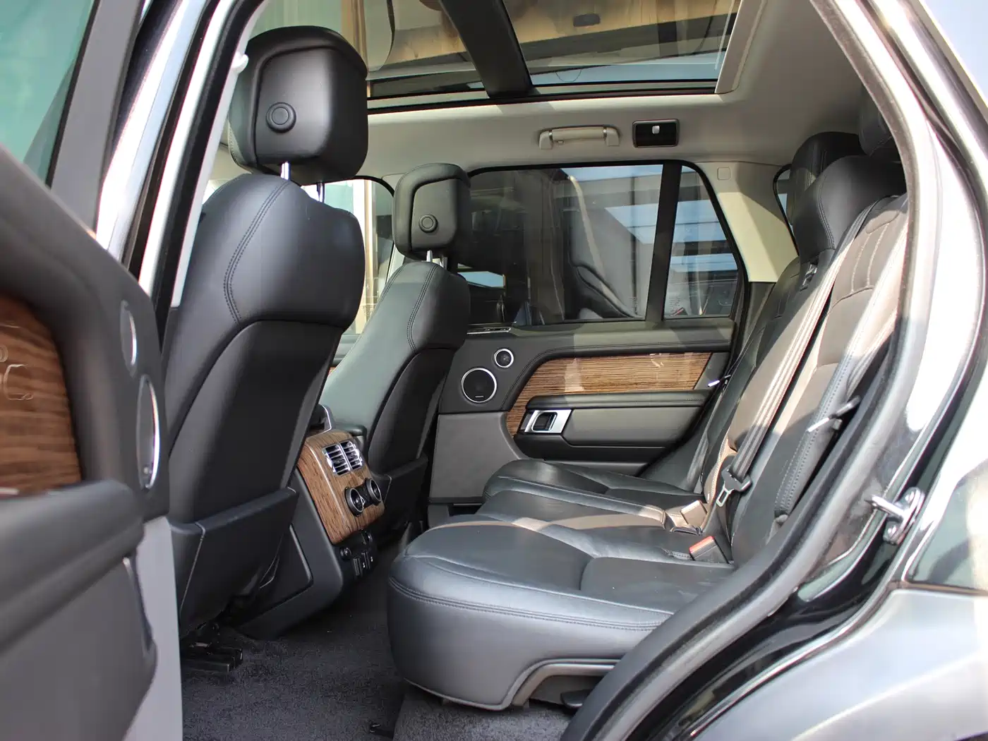 Land Rover Range Rover 2019 3.0 SC V6 Golden Age Edition фото 7