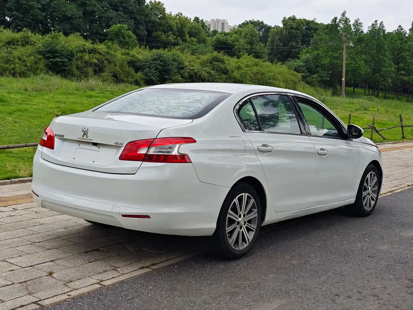 Peugeot 408 2014 1.8L Automatic Luxury Edition фото 6