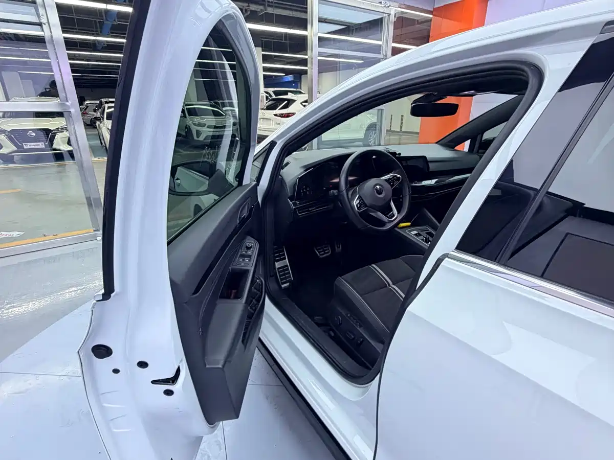 Volkswagen Golf 2023 Model 280TSI DSG R-Line фото 17