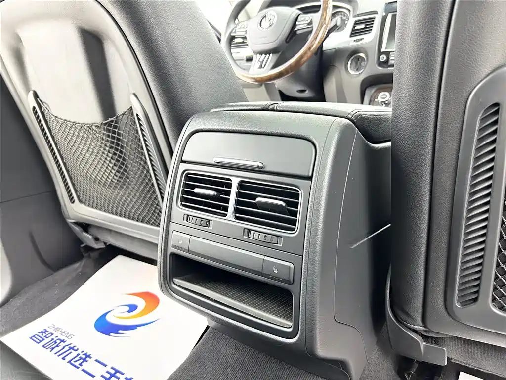 Volkswagen Touareg 2011 3.0TSI Premium фото 11