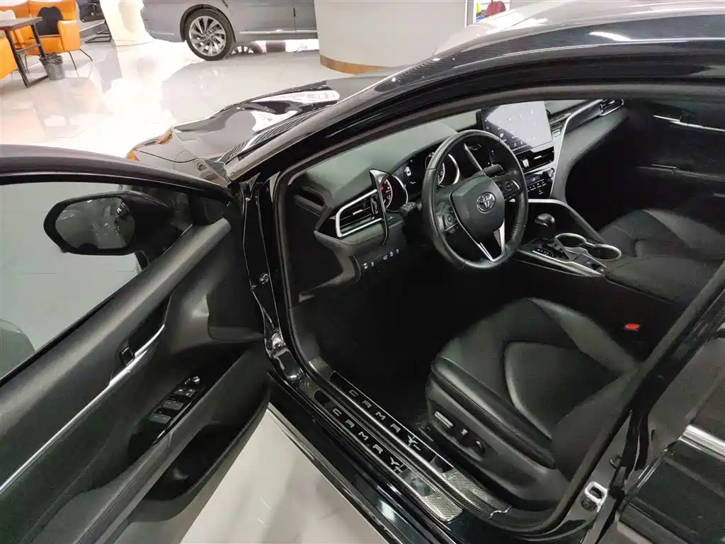 Toyota Camry 2023 2.0G Luxury Edition фото 12