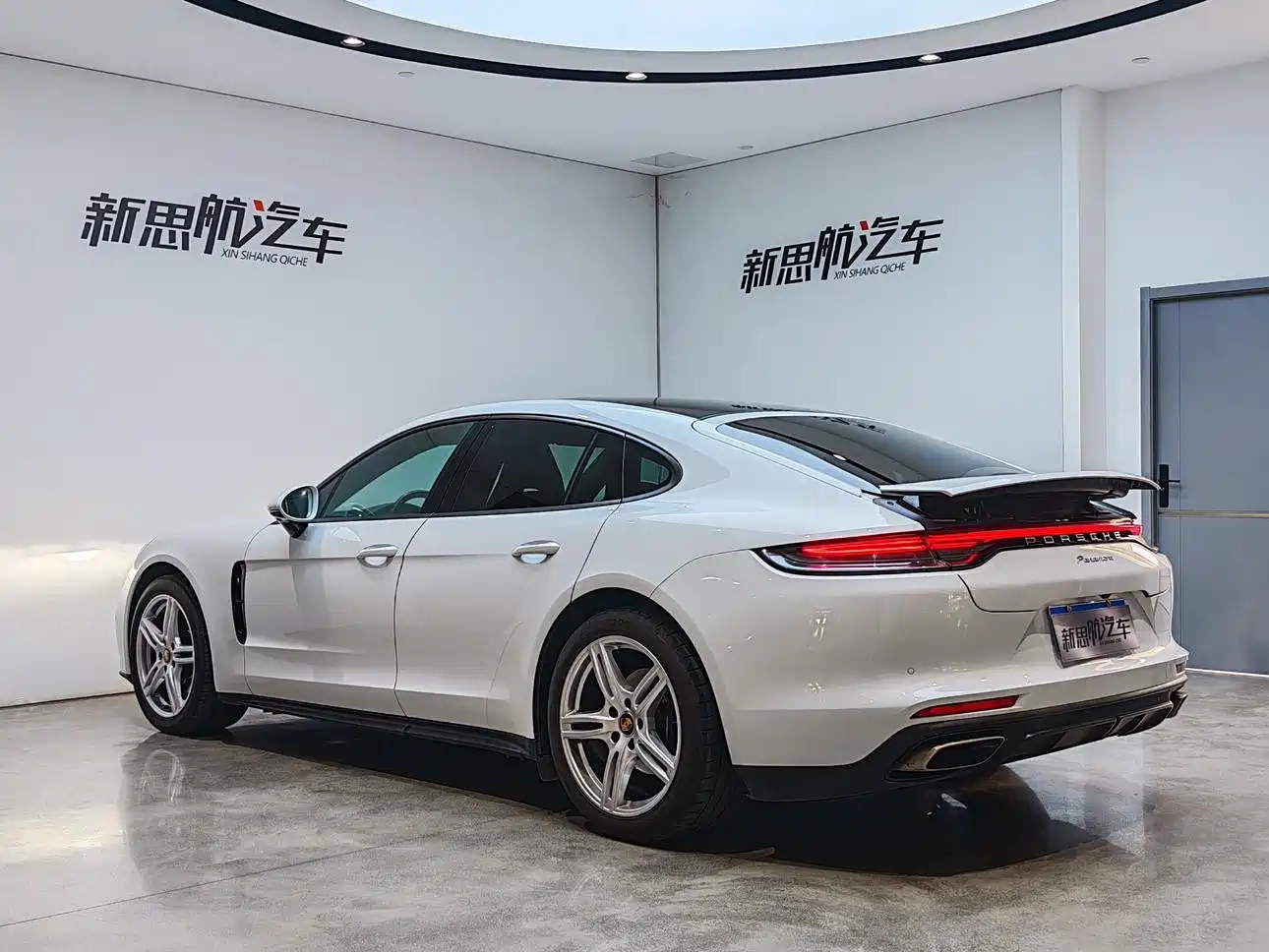 Фото 6 - Porsche Panamera