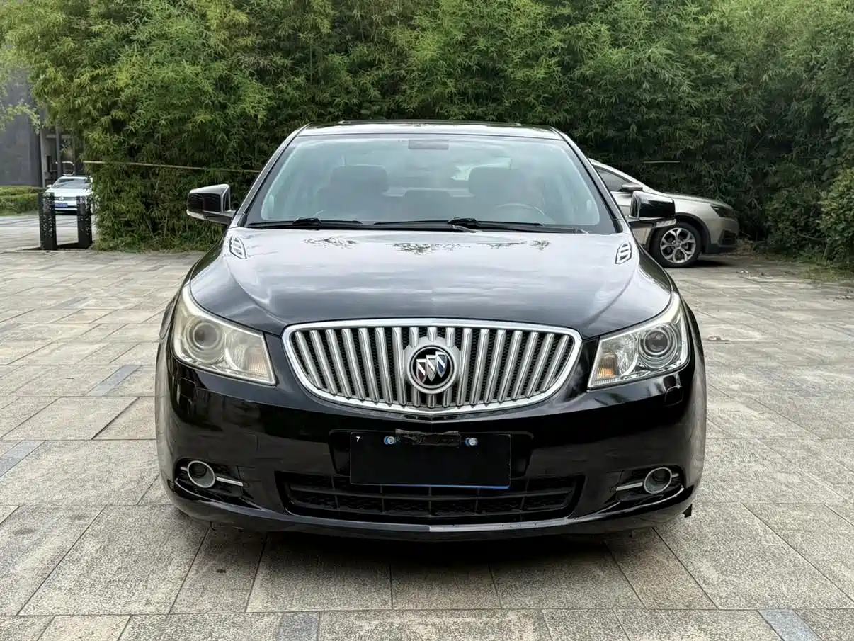 Фото 2 - Buick LaCrosse