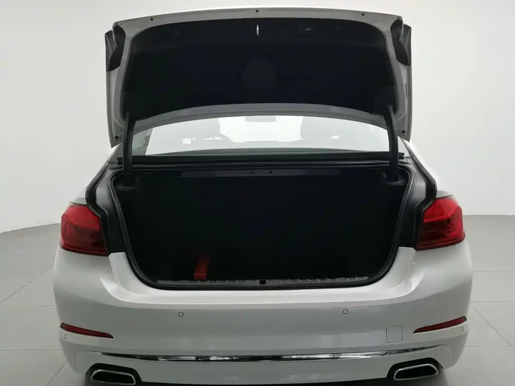 Фото 16 - BMW 5 Series