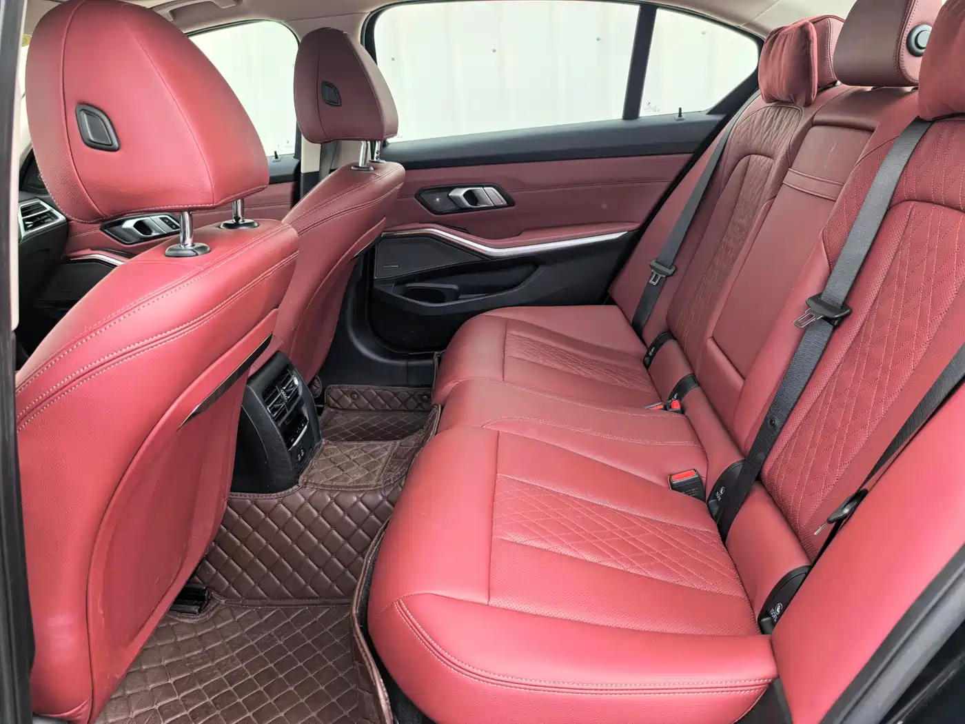 BMW 3 Series 2025 330Li M Sport Night Edition фото 6