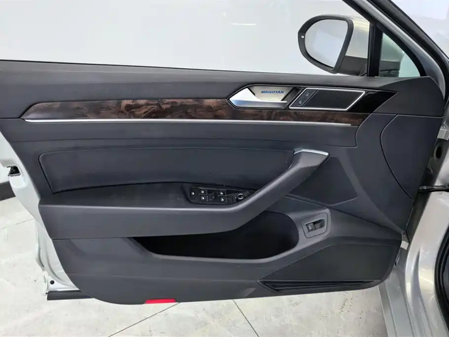 Volkswagen Magotan 2018 330TSI DSG Luxury фото 7