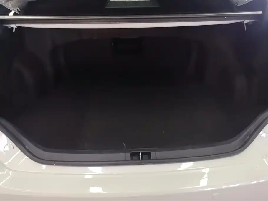 Toyota Camry 2015 2.0E Elite Edition фото 4