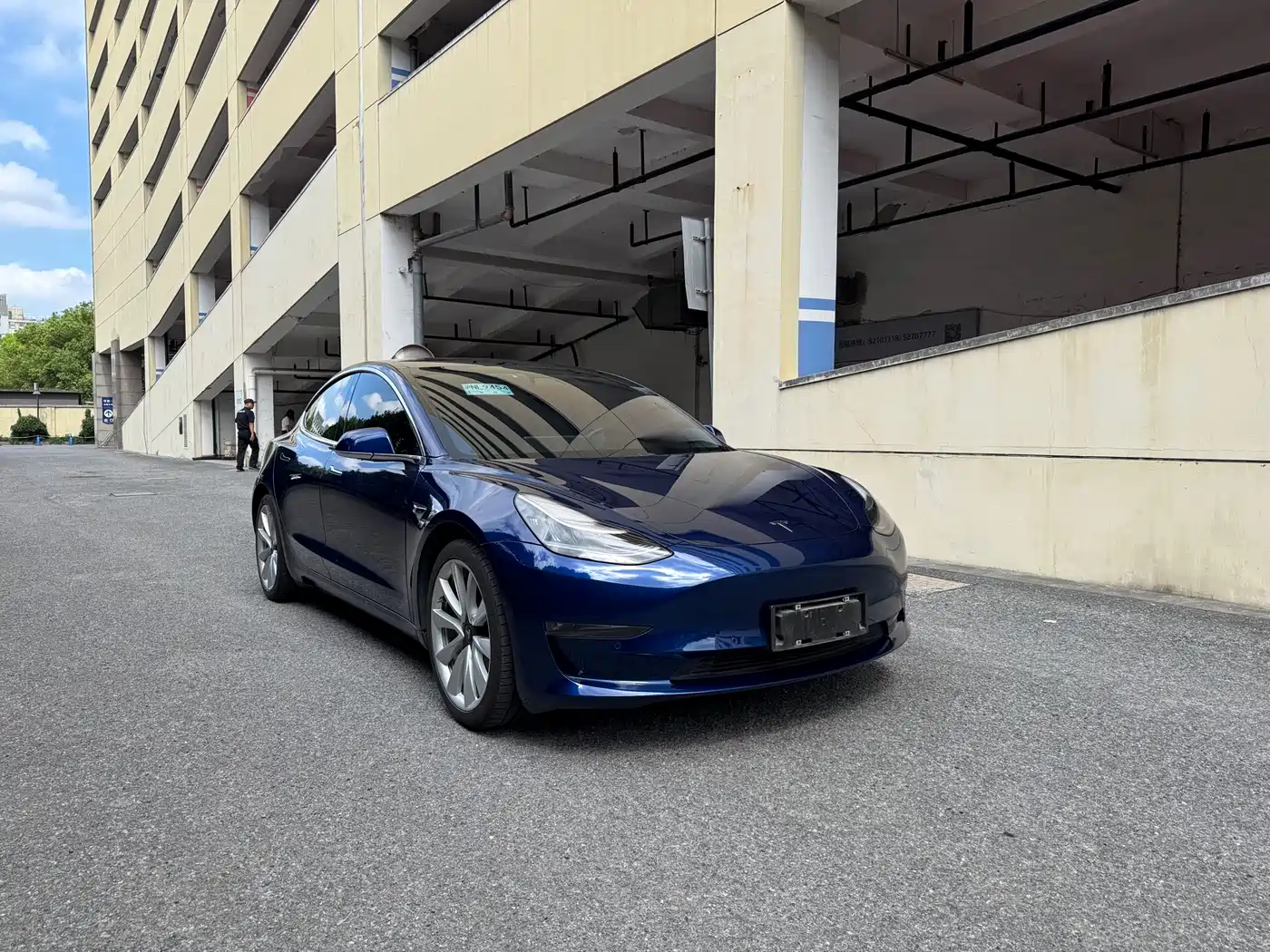 TESLA MODEL 3