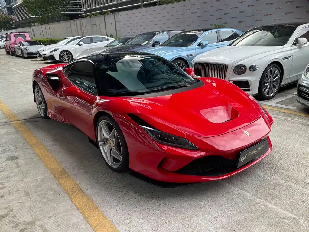 FERRARI F8