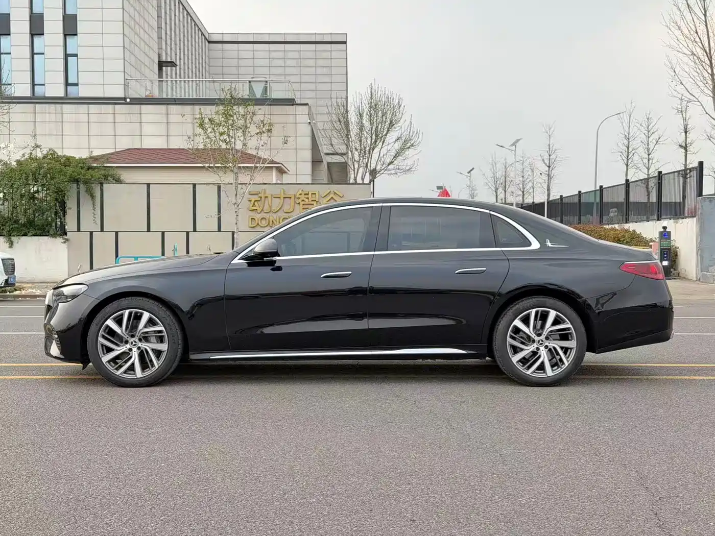 Mercedes-Benz E-Class 2024 E 300 L Fashion фото 3