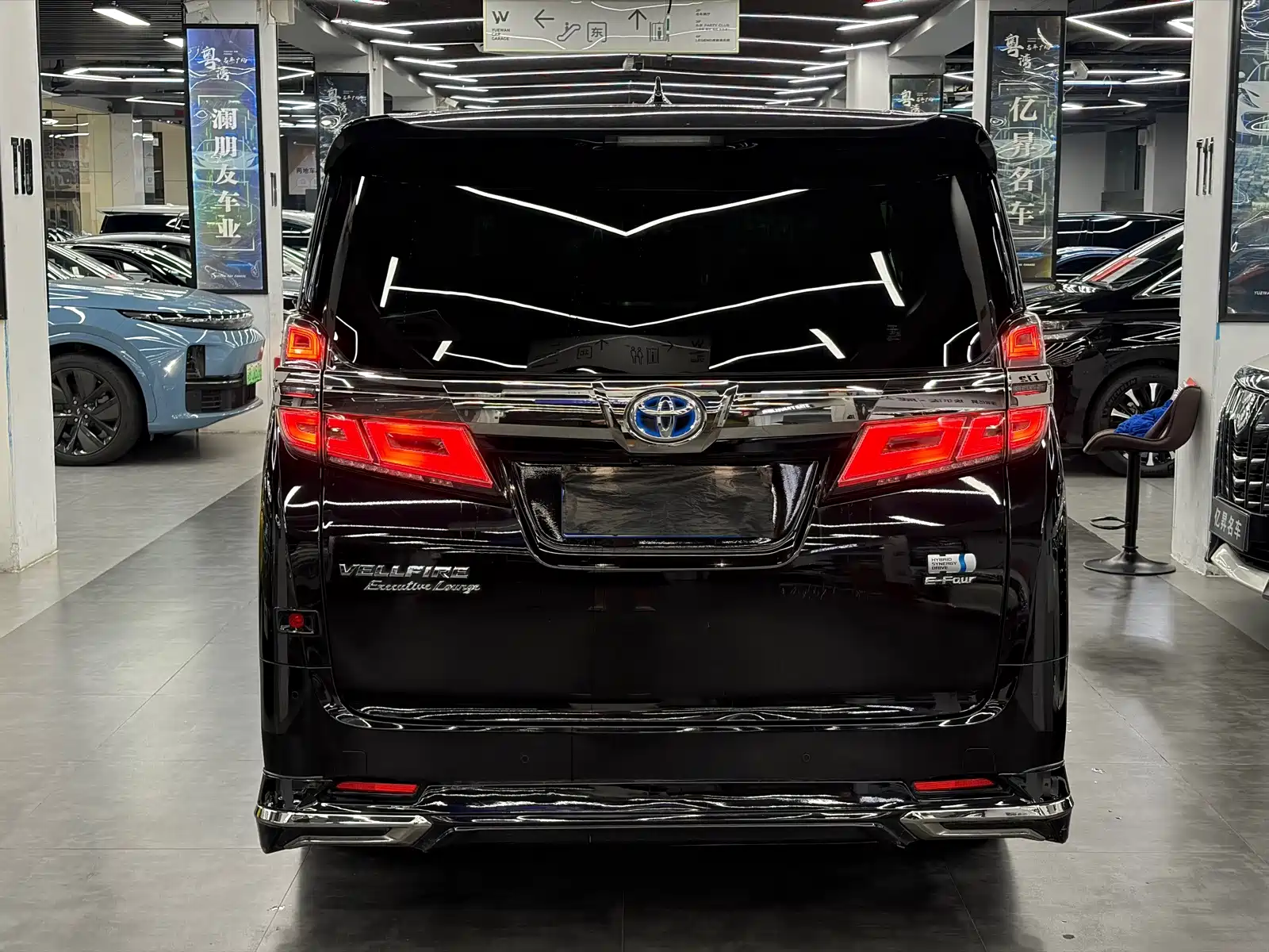 Фото 11 - Toyota Vellfire