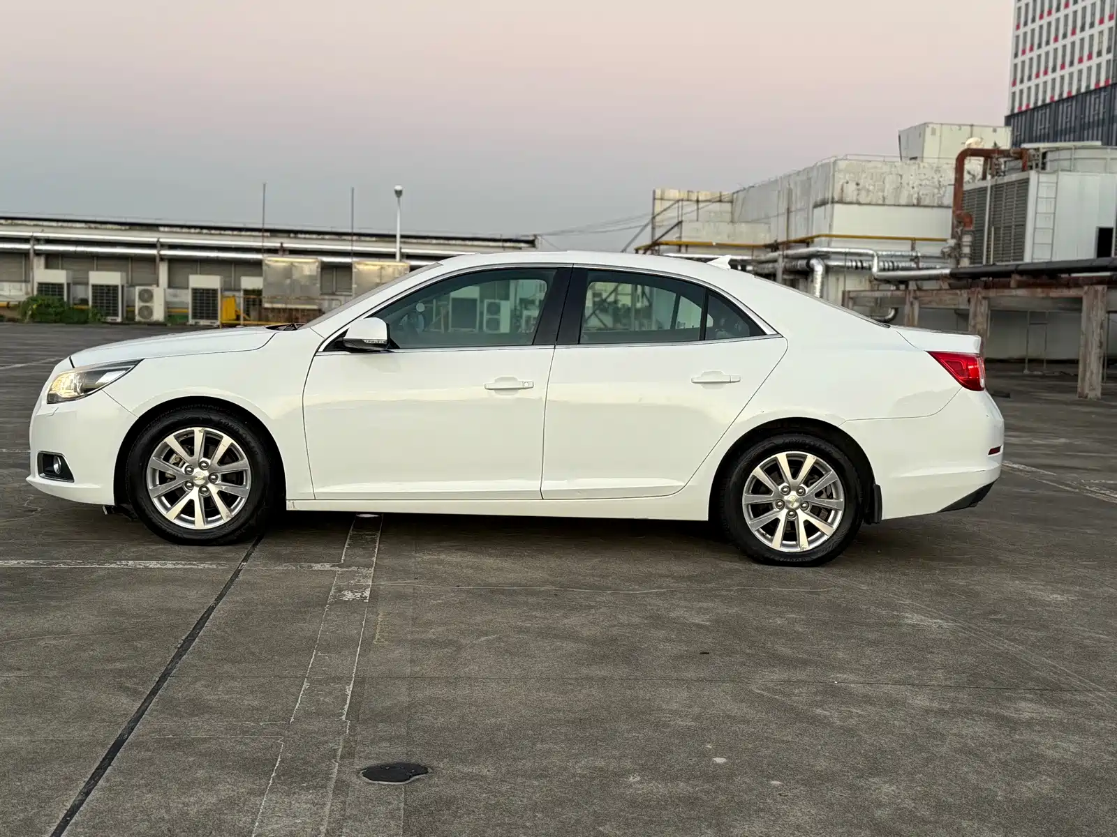 Photo 7 - Chevrolet Malibu