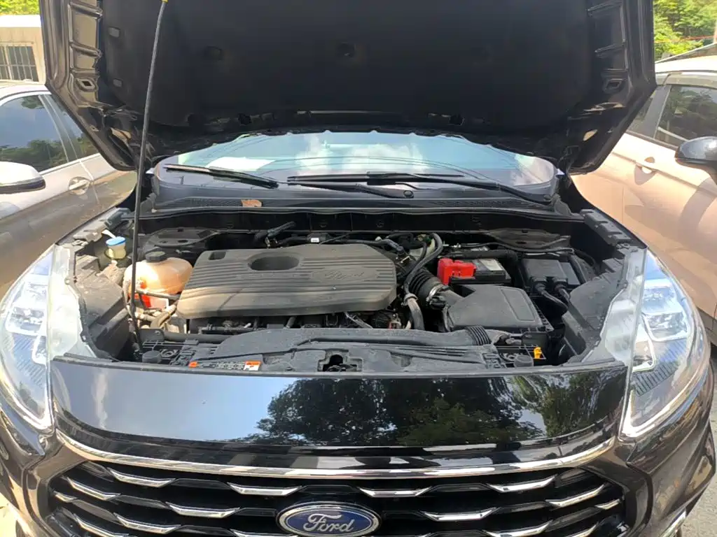 Фото 20 - Ford Escape