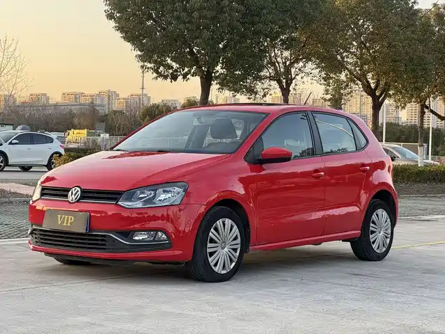 VOLKSWAGEN POLO