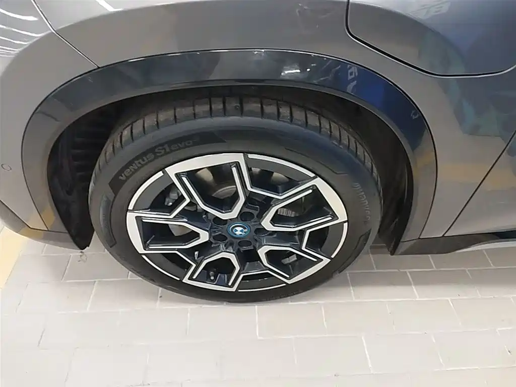 BMW iX1 2023 xDrive30L X Design Package фото 23