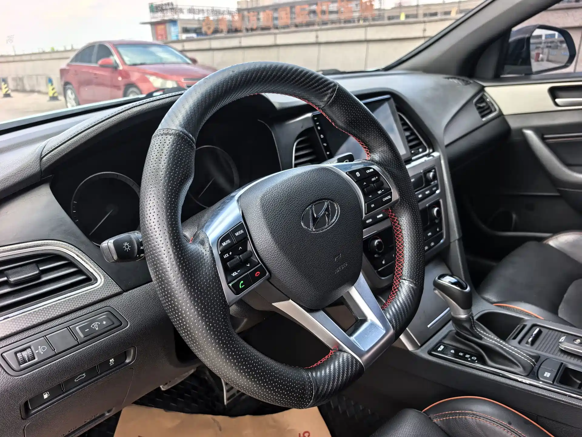 Photo 13 - Hyundai Sonata