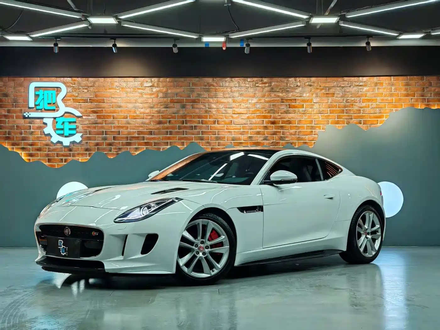 Фото 1 - Jaguar F-TYPE