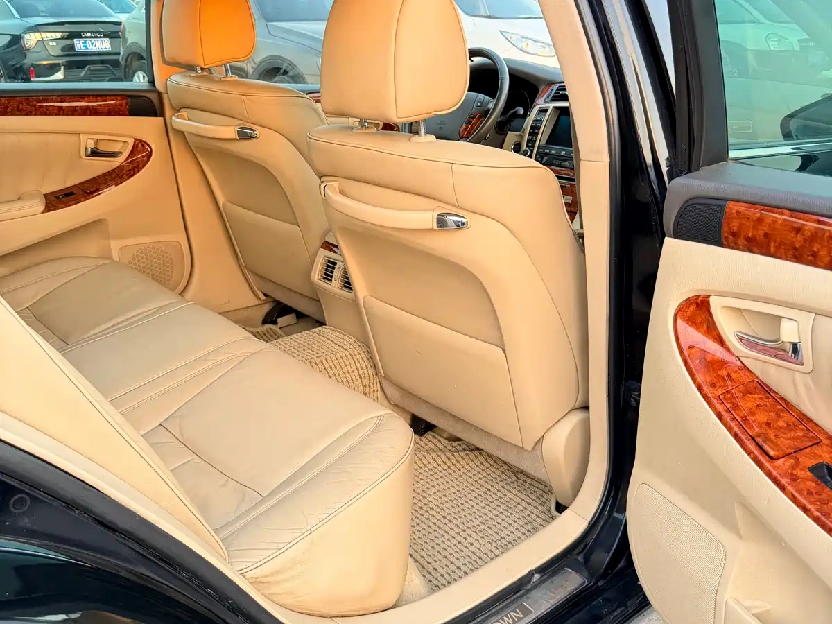 Toyota Crown 2006 2005 Model 3.0L Royal Saloon
