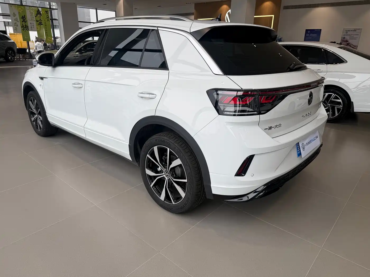 Volkswagen T-ROC 2026 300TSI DSG 2WD Morning Light Edition фото 4