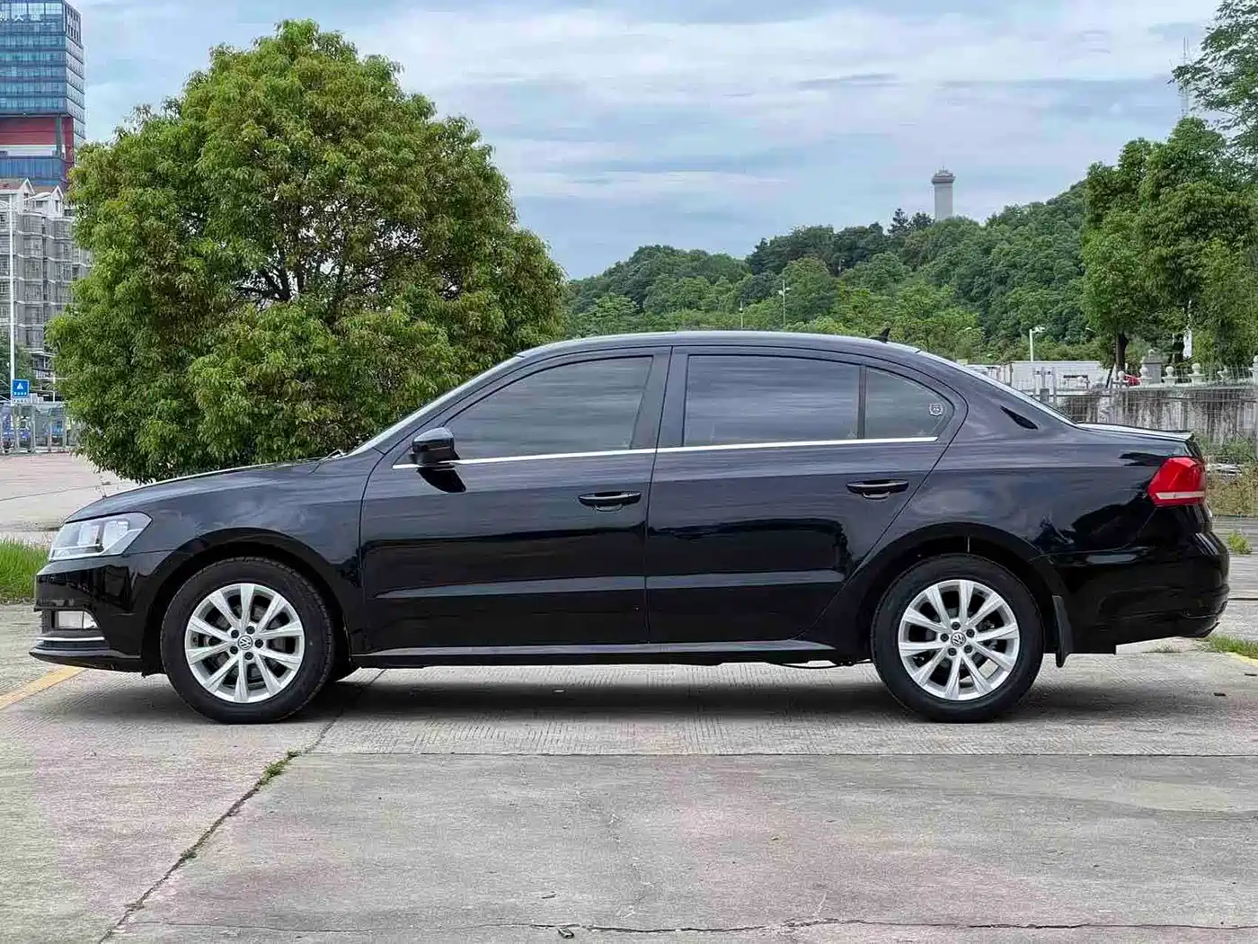 Volkswagen Lavida 2015 1.6L Automatic Comfort Edition фото 19