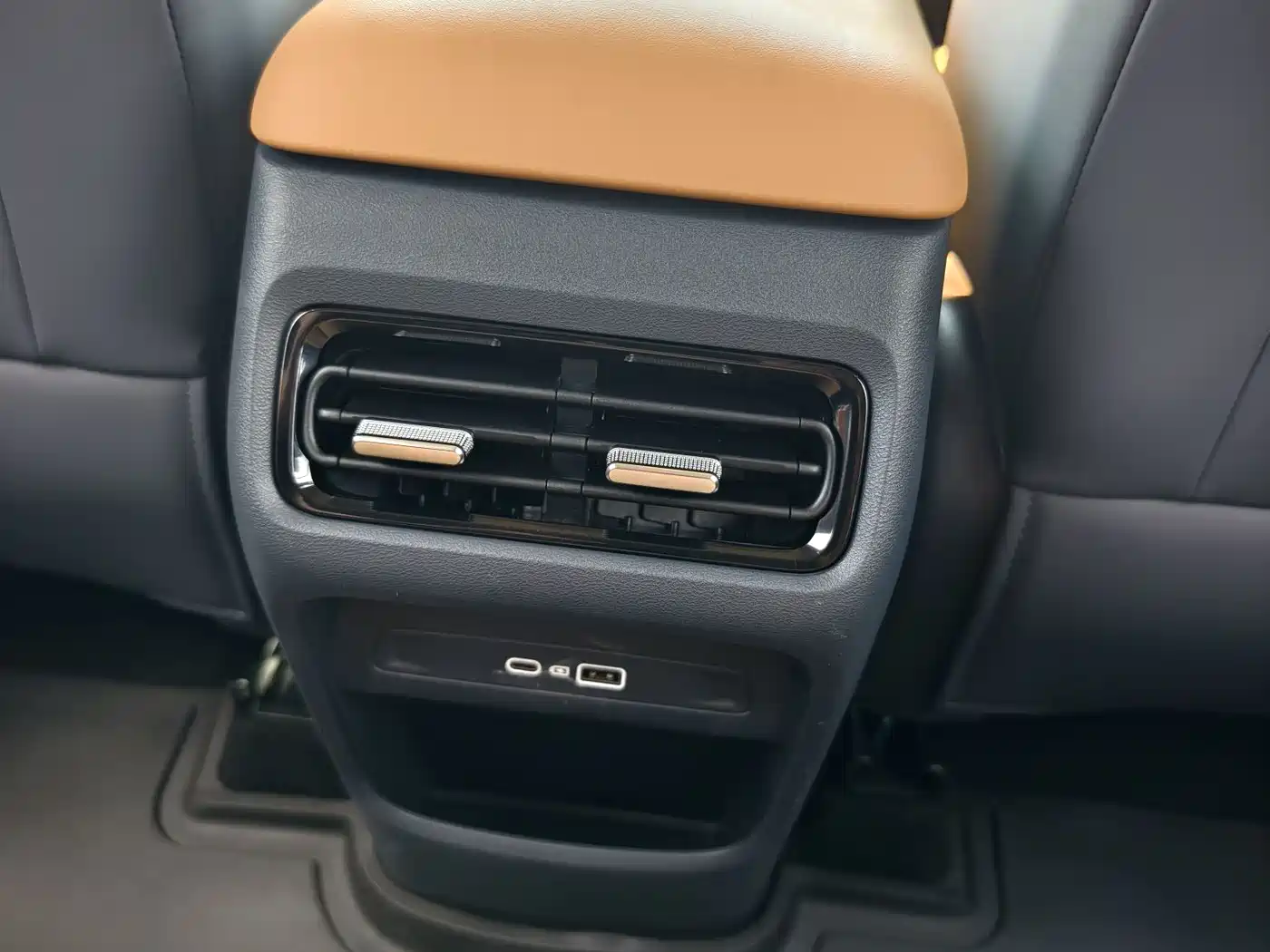 Geely Galaxy Galaxy Starship 7 EM-i 2025 Model 120km Explorer+ Edition фото 11