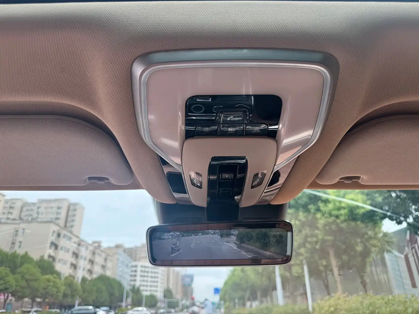 Hongqi H9 2023 2.0T Smart Connectivity Flagship Edition фото 11