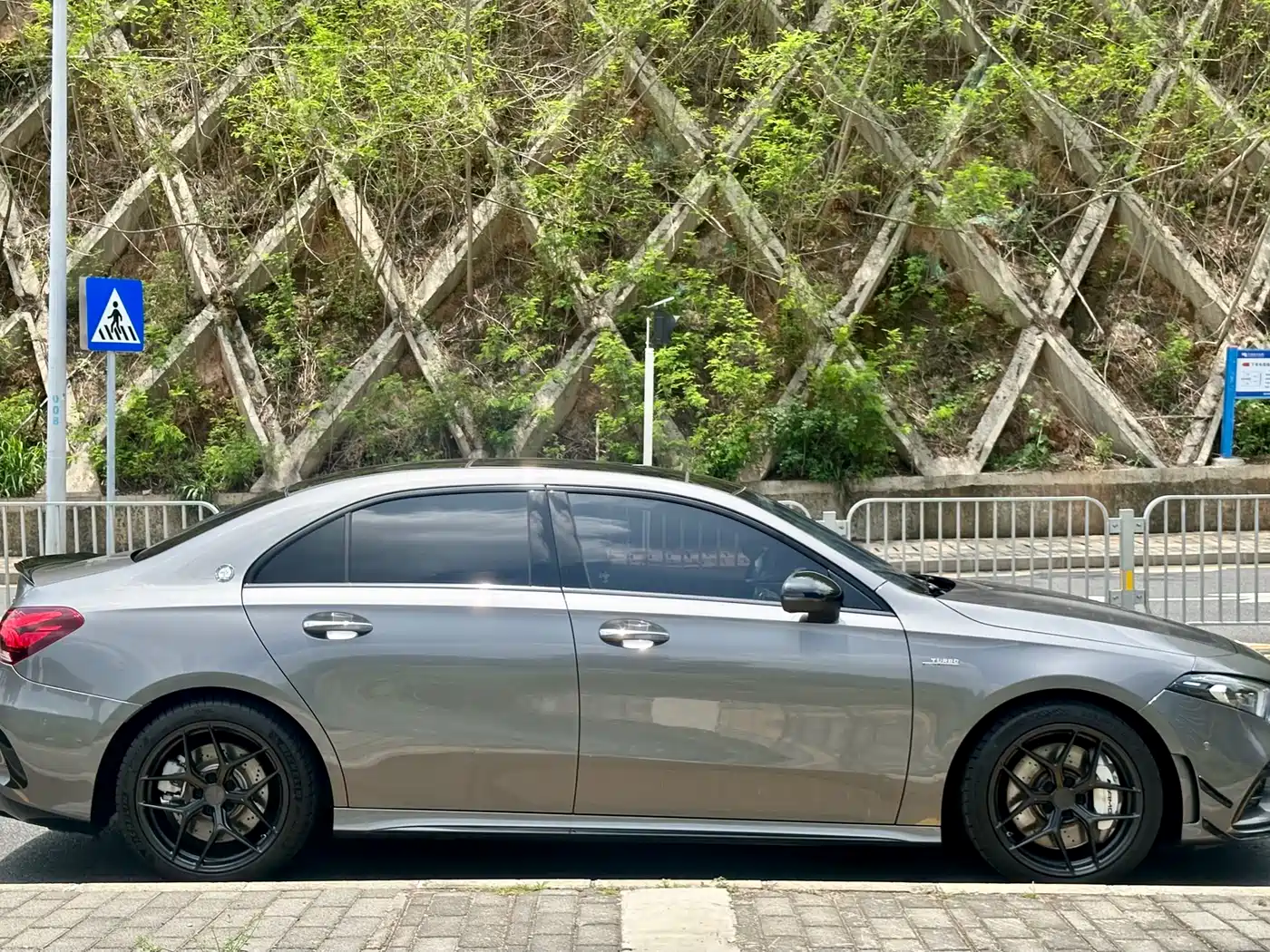 Mercedes-Benz A-Class AMG 2023 Model Year AMG A 35 L 4MATIC фото 5