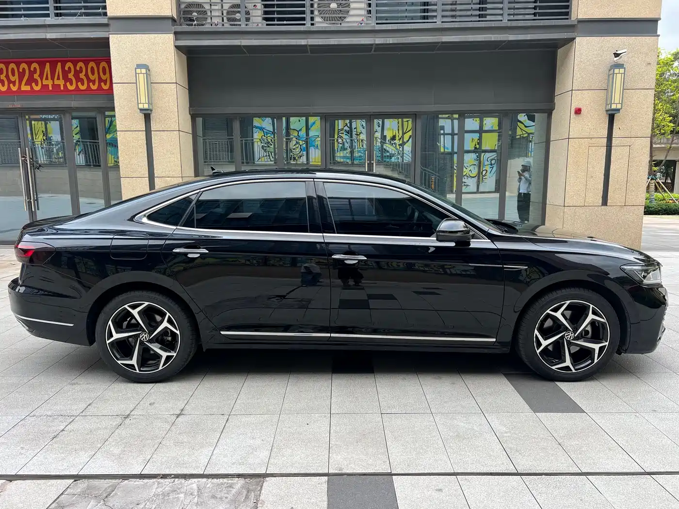 Volkswagen Passat 2023 330TSI Starlight Luxury Edition фото 13