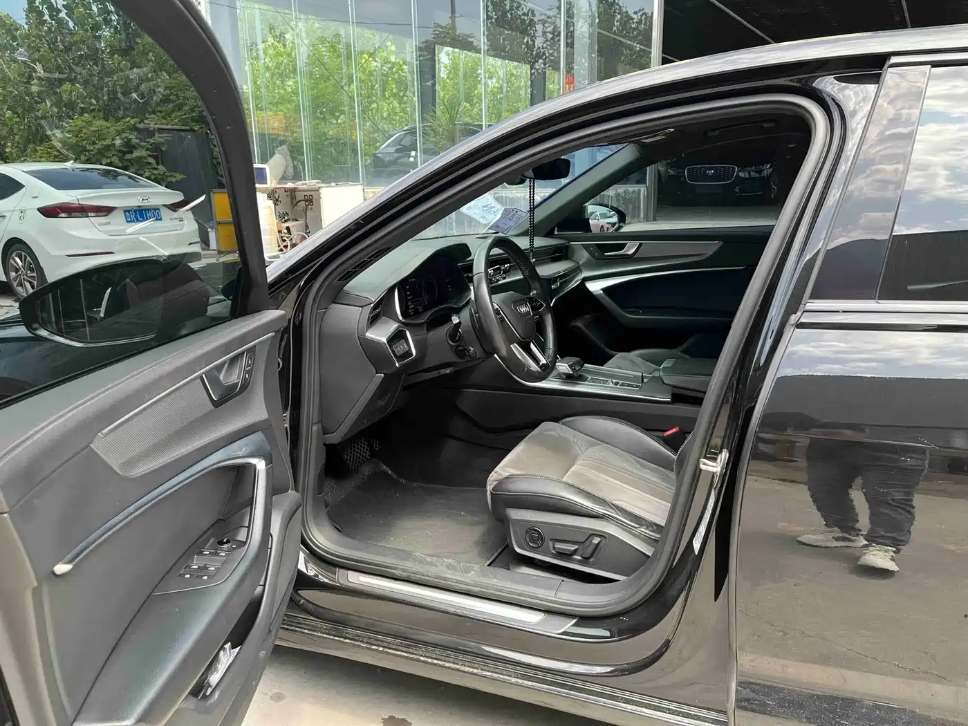 Photo 4 - Audi A6L