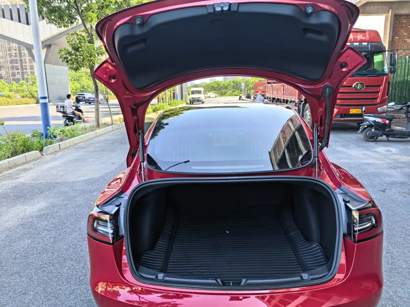 Фото 12 - Tesla Model 3