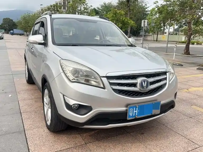 Фото 3 - Changan CS35