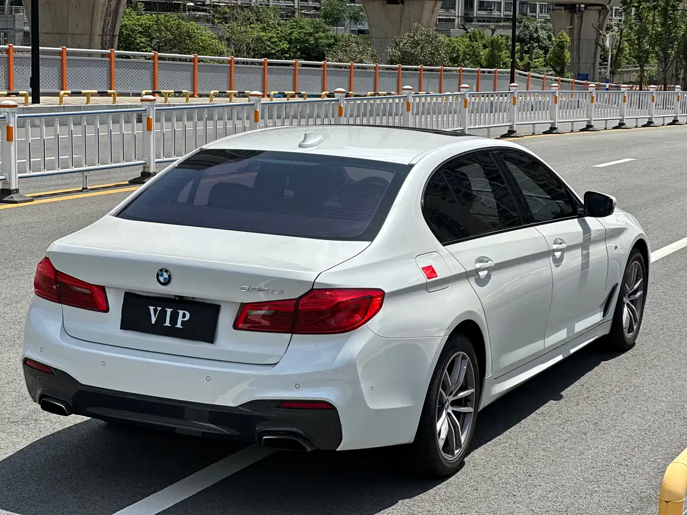 BMW 5 Series 2019 525Li M Sport Package фото 14