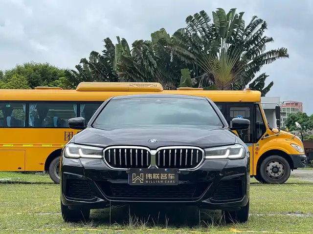 BMW 5 Series 2023 530Li Leading M Sport Package — фото 2