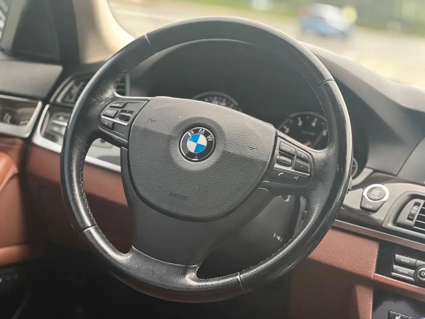 BMW 5 Series 2014 525Li Leading фото 8