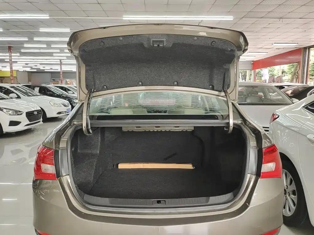 Фото 19 - Buick Excelle