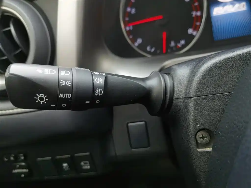 Toyota RAV4 Rongfang 2019 2.0L CVT 2WD Trend X Limited Edition China V фото 21