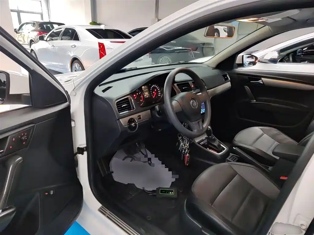 Volkswagen Lavida 2013 Facelift Classic 1.6L Automatic Comfort фото 16