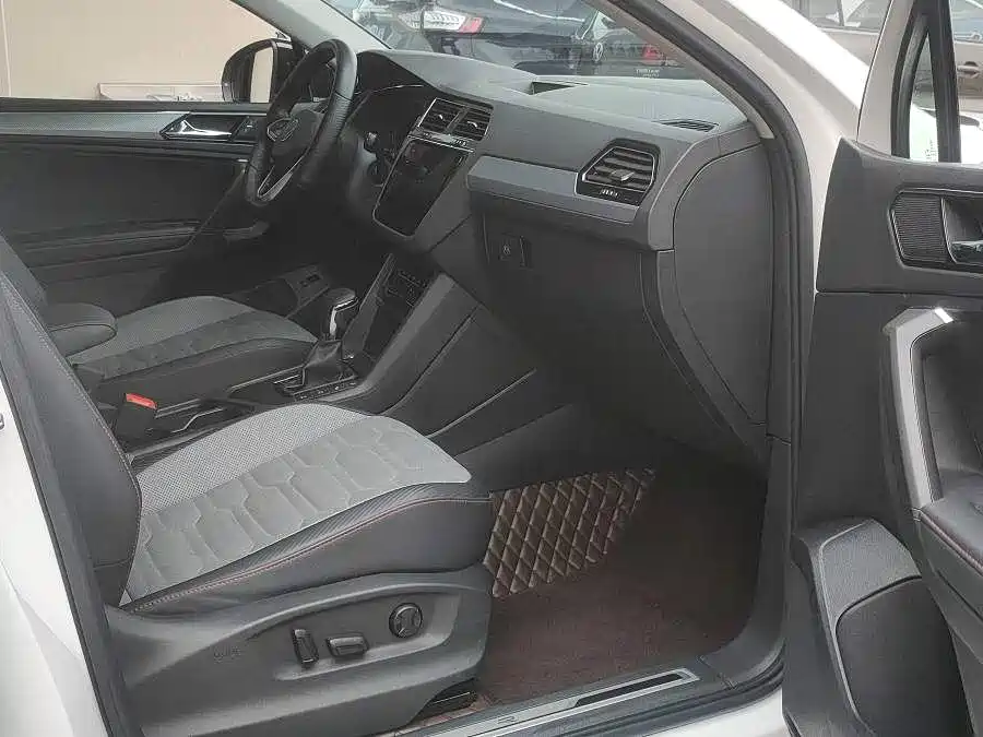 Volkswagen Tiguan X 2021 330TSI 2WD Flagship фото 3
