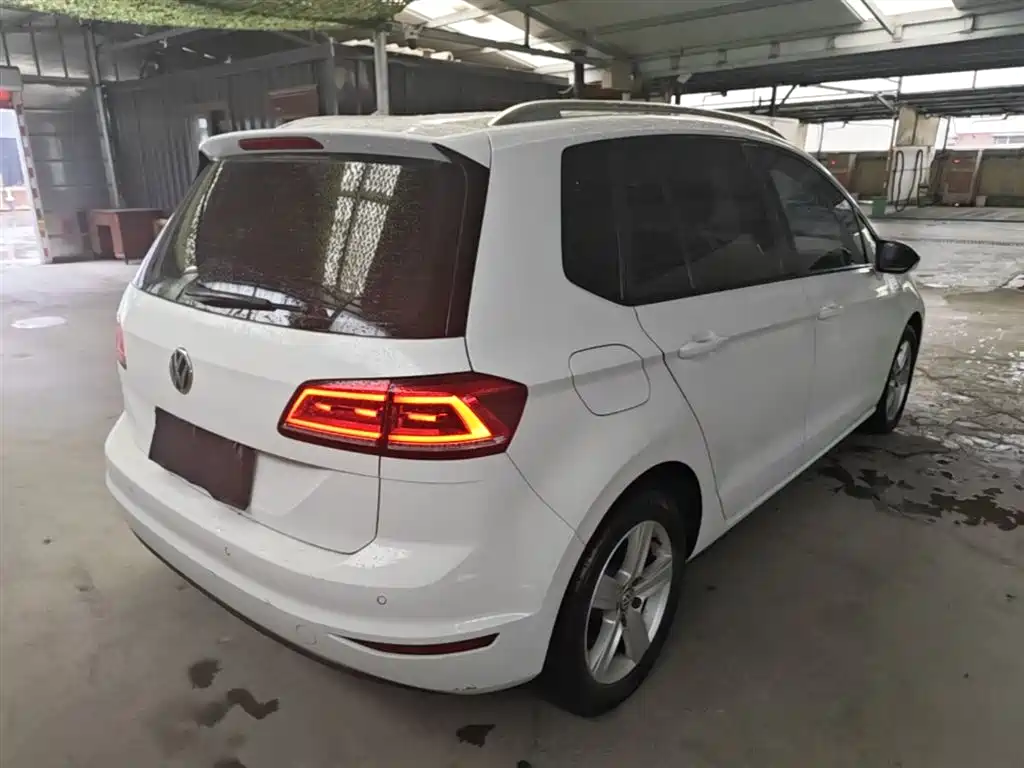 Volkswagen Golf Sportsvan 2016 1.6L Automatic Comfort фото 7