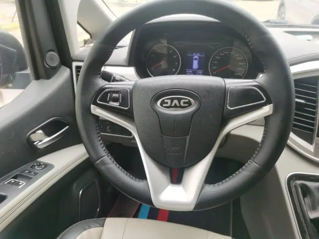 JAC Refine Refine M4 2017 2016 2.0L Manual Luxury