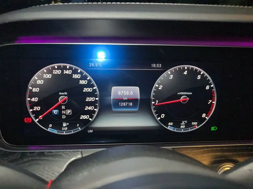 Фото 7 - Mercedes-Benz E-Class