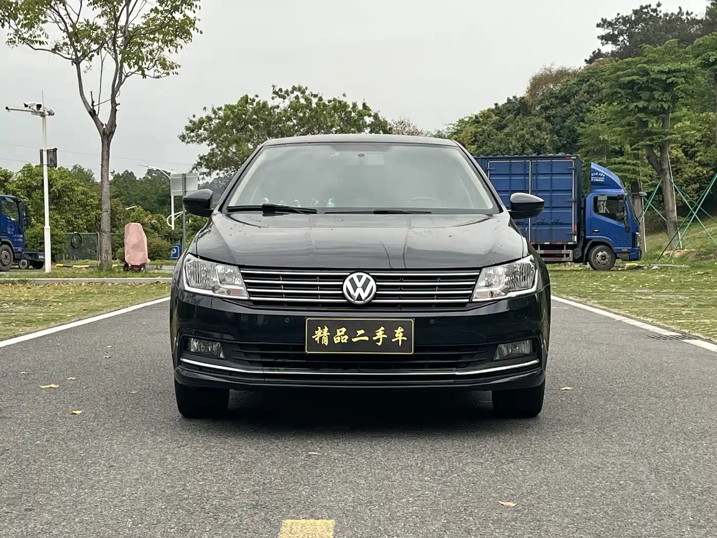 Volkswagen Lavida 2015 1.6L Automatic Comfort Edition фото 2