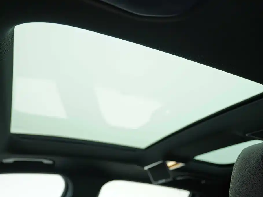 Photo 11 - Mercedes-Benz GLC