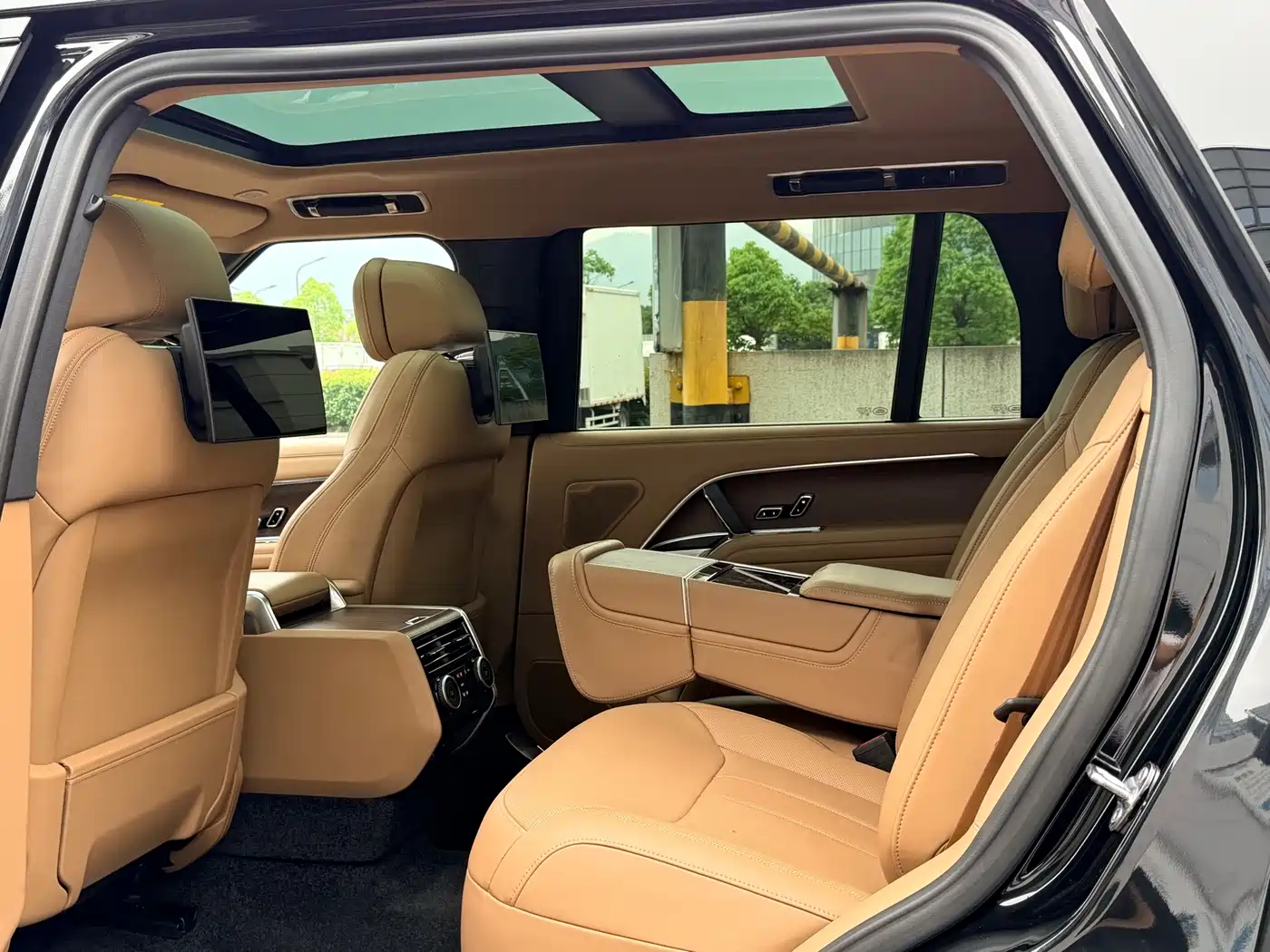 Land Rover Range Rover 2024 2024 3.0 L6 400PS Genesis Extended