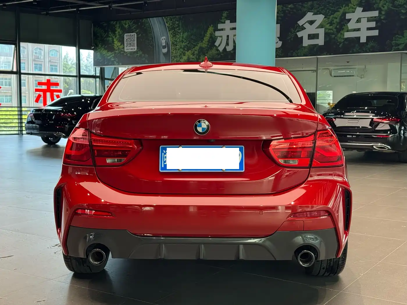 BMW 1 Series 2022 120i M Sport Shadow Edition фото 4