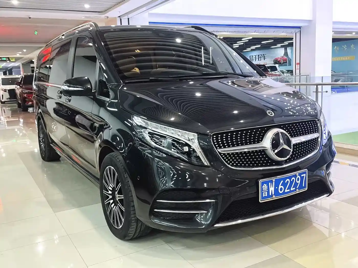 Mercedes-Benz V-Class 2020 Model V 260 L Long Wheelbase Luxury фото 3