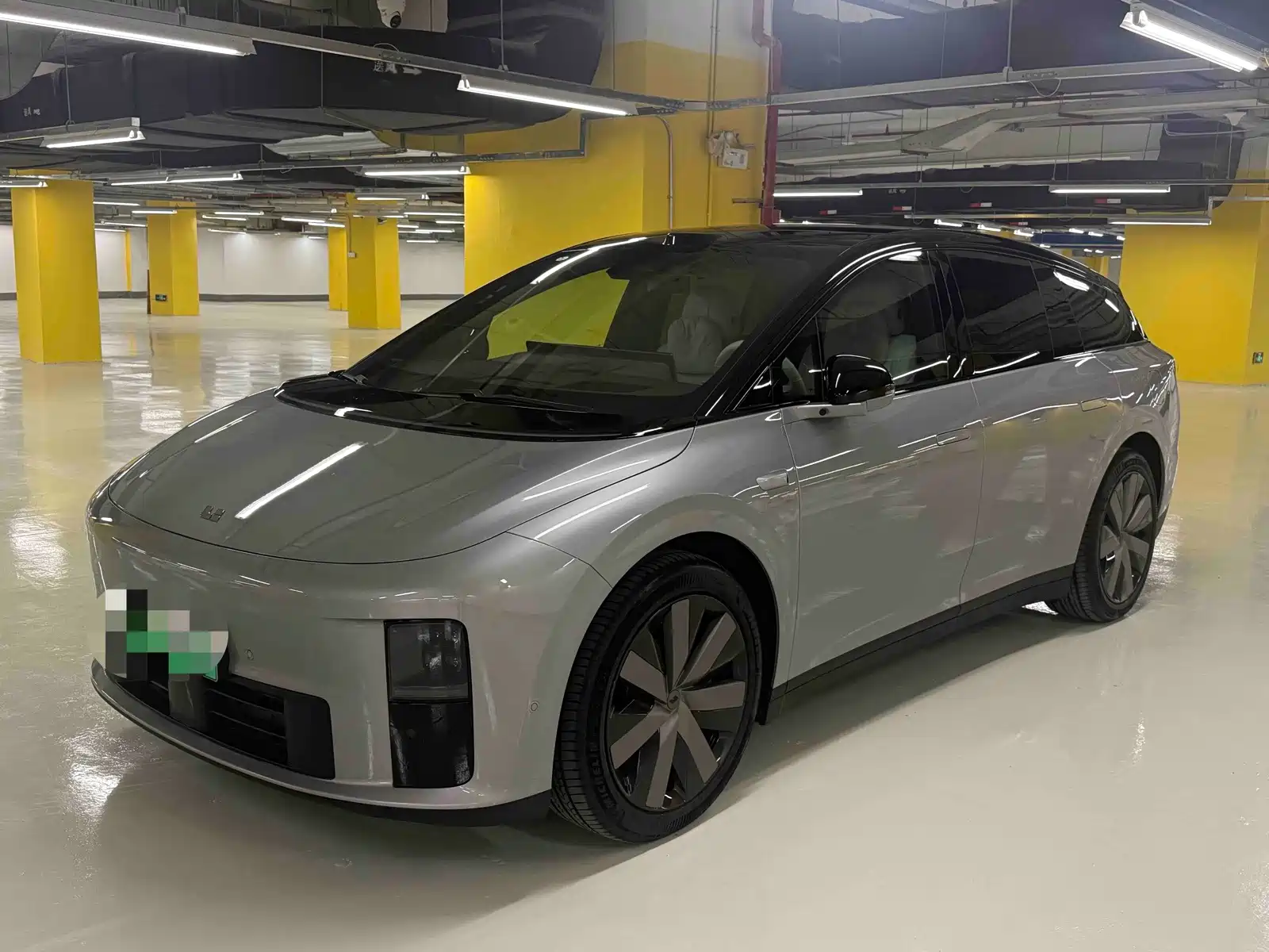 Photo 1 - Li Auto i6